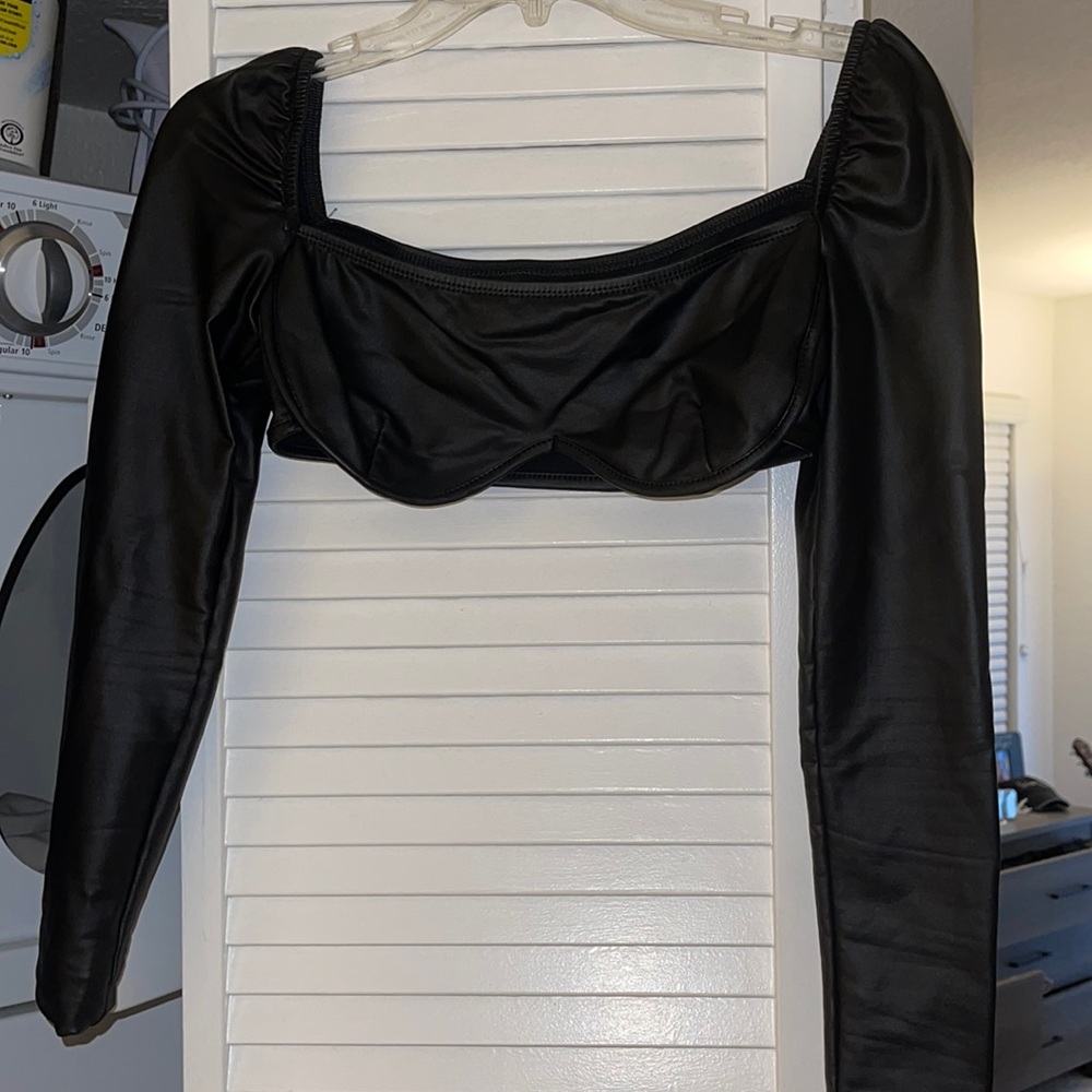 Black top size small